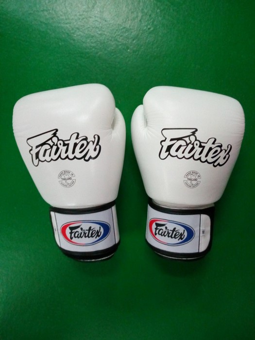 Fairtex Muay Thai Boxing Gloves White Universal BGV1 